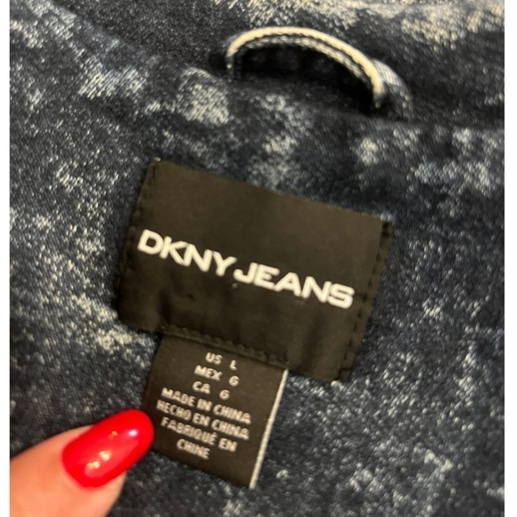 Vintage DKNY Oversized Acid Wash Jean Jacket XL - Picture 6 of 12